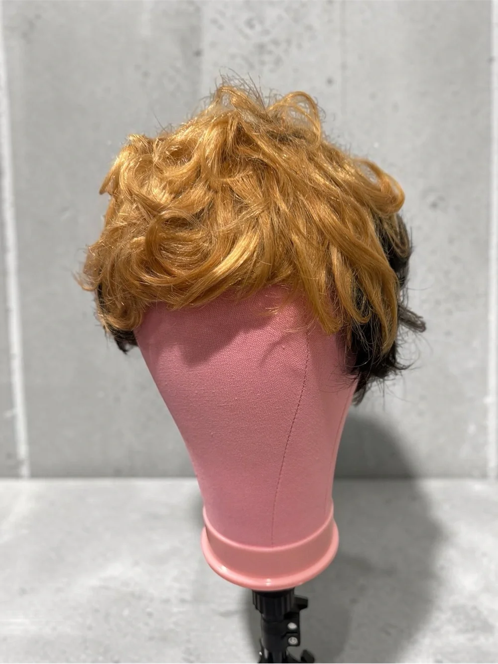 Short Two-Tone Black and Blonde Women’s Wig - Stylish Layered Cut